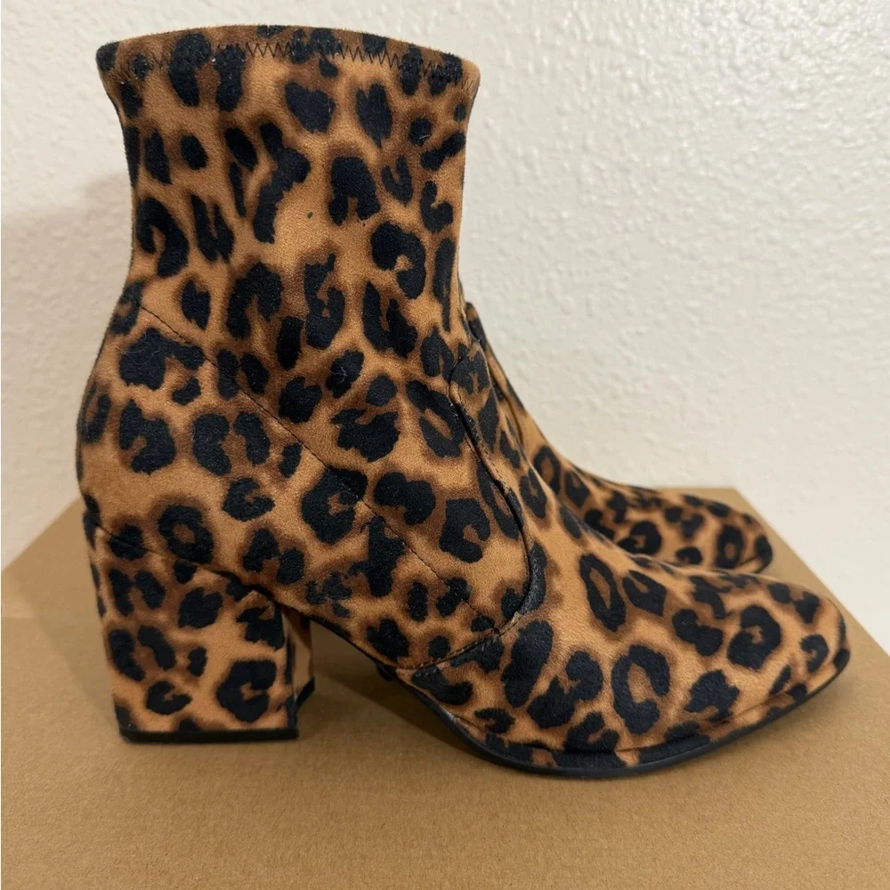 Marc Fisher women's leopard print ankle boots, stretch slip on block heel. - Picture 5 of 12